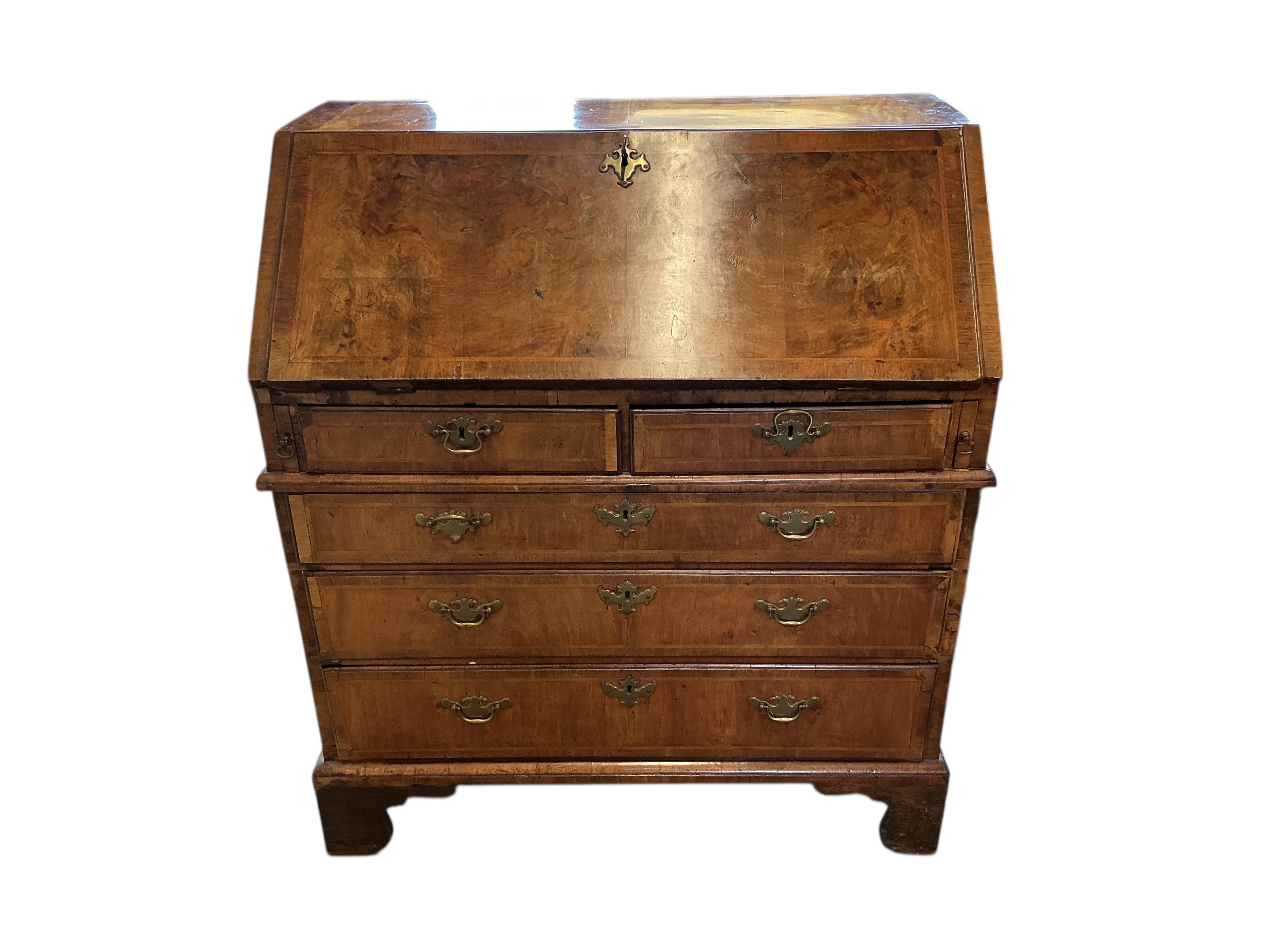 A George I feather banded walnut bureau, width 95cm, depth 52cm, height 106cm